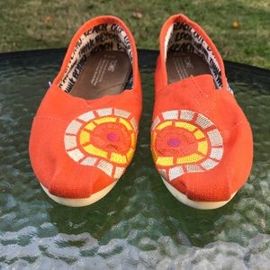 TOMS, Orange with bright design